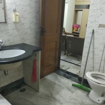 Bathroom in 1 BHK Builder Floor at Sector 15 – for Rent