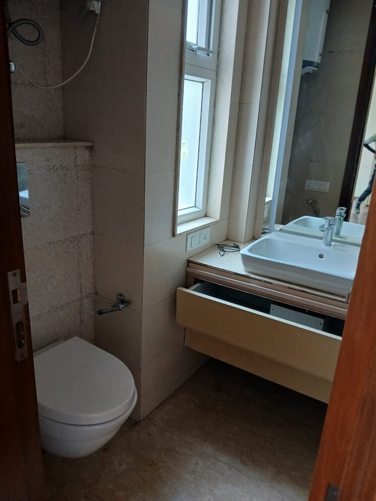 Bathroom, greater kailash i 3 Bedroom 208 Sq.Yd. Builder Floor In Greater Kailash I Delhi 9737675