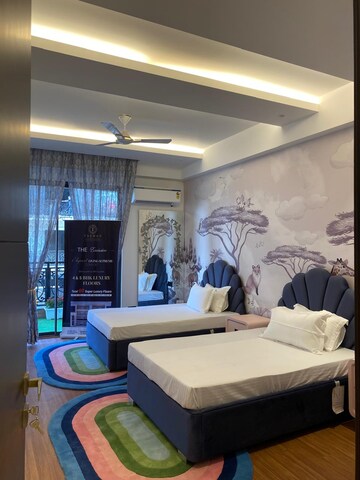 Bedroom in 6 BHK Builder Floor at DLF The Icon, Dlf Phase V – for Sale