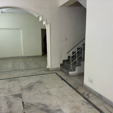 Room in 3.5 BHK Independent House at Rajat Vihar – for Rent