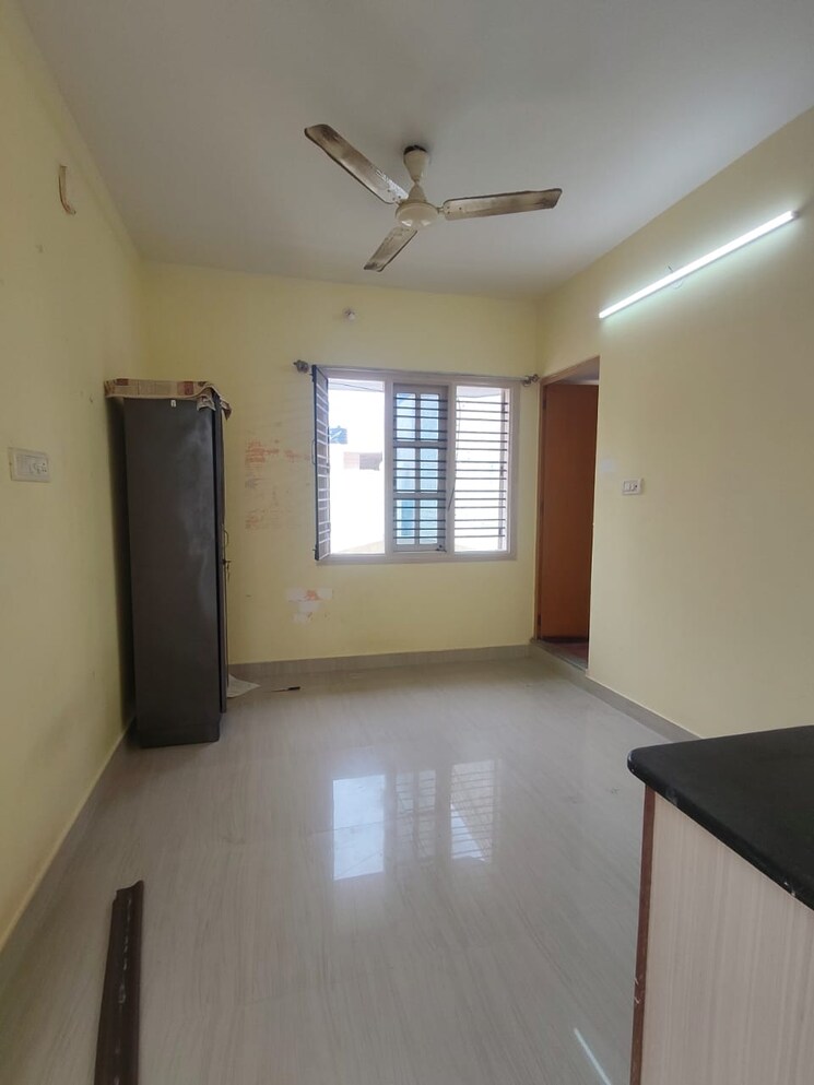 Room, hsr layout 1 RK 1200 Sq.Ft. Builder Floor In Hsr Layout Bangalore 9737871