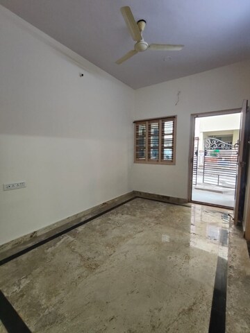 Room in 2 BHK Builder Floor at Hsr Layout Sector 3 – for Rent