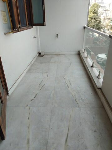 Balcony in 3 BHK Builder Floor at Sector 37 – for Rent