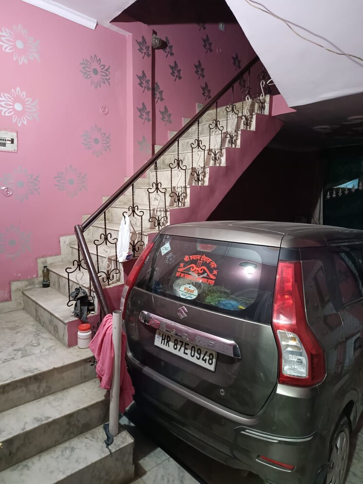  Parking, sector 7 4 Bedroom 250 Sq.Yd. Independent House In Sector 7 Faridabad 9737932