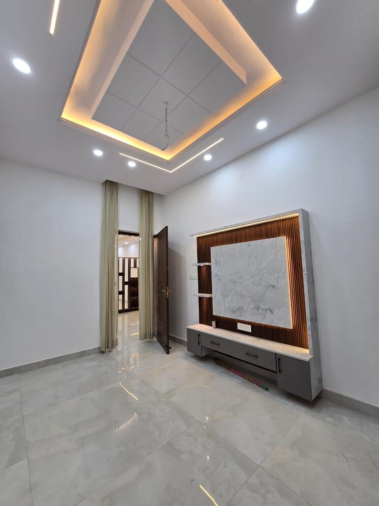 Room, sector 124 5 Bedroom 205 Sq.Yd. Independent House In Sector 124 Mohali 9738055