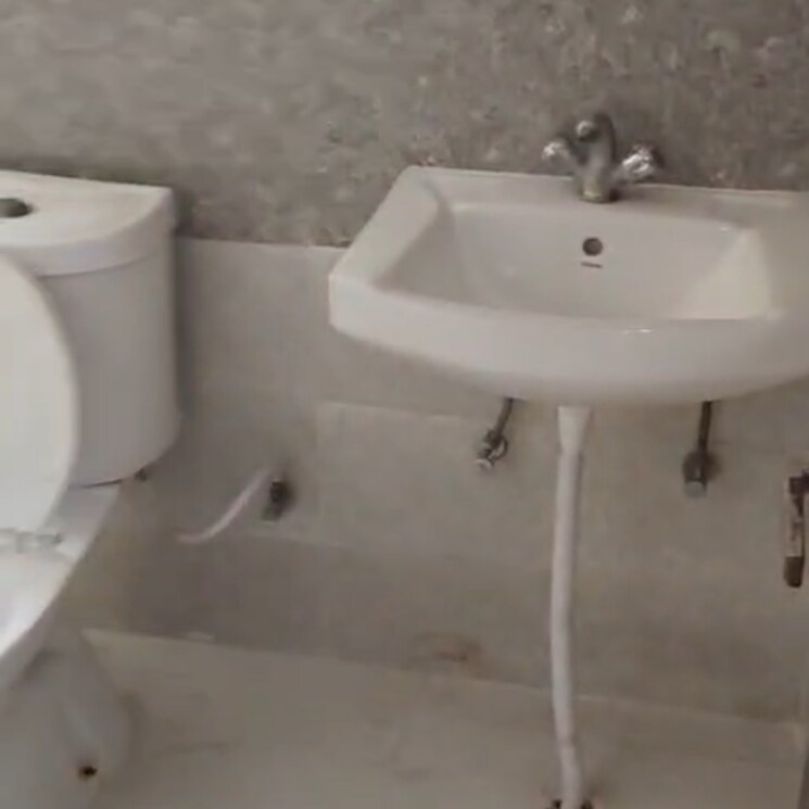 Bathroom, amrapali-kingswood 2 Bedroom 835 Sq.Ft. Apartment In Haibatpur Greater Noida 9738054