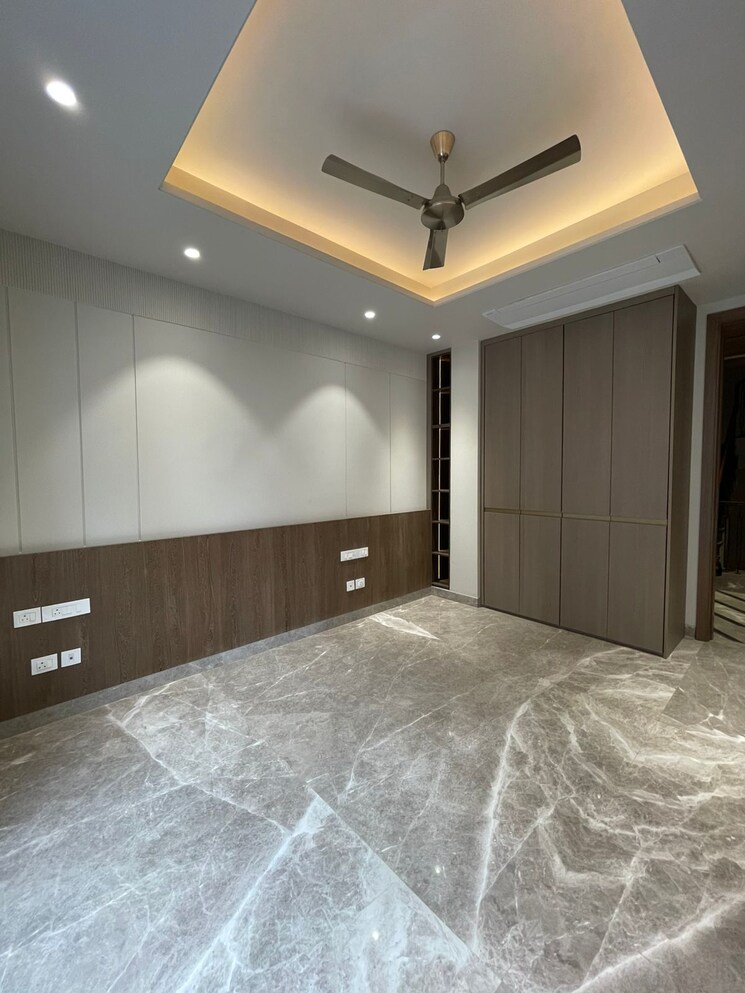 Bedroom, chirag enclave 4 Bedroom 500 Sq.Yd. Builder Floor In Chirag Enclave Delhi 9738417