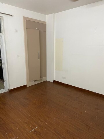 Room in 3.5 BHK Apartment at Emaar Palm Hills, Sector 77 – for Sale