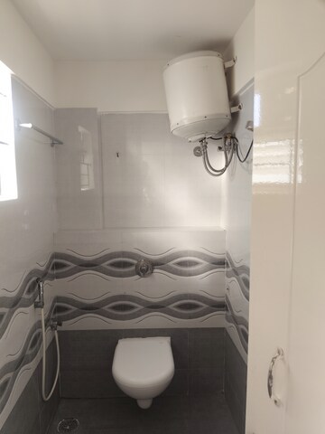Bathroom in 1 BHK Apartment at Krishna Residency Kadubeesanahalli, Kadubeesanahalli – for Rent