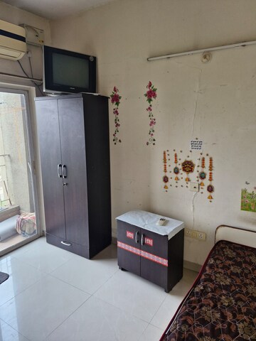 Furnished Amenities in Studio Apartment at Amanora Metro Tower, Hadapsar – for Rent