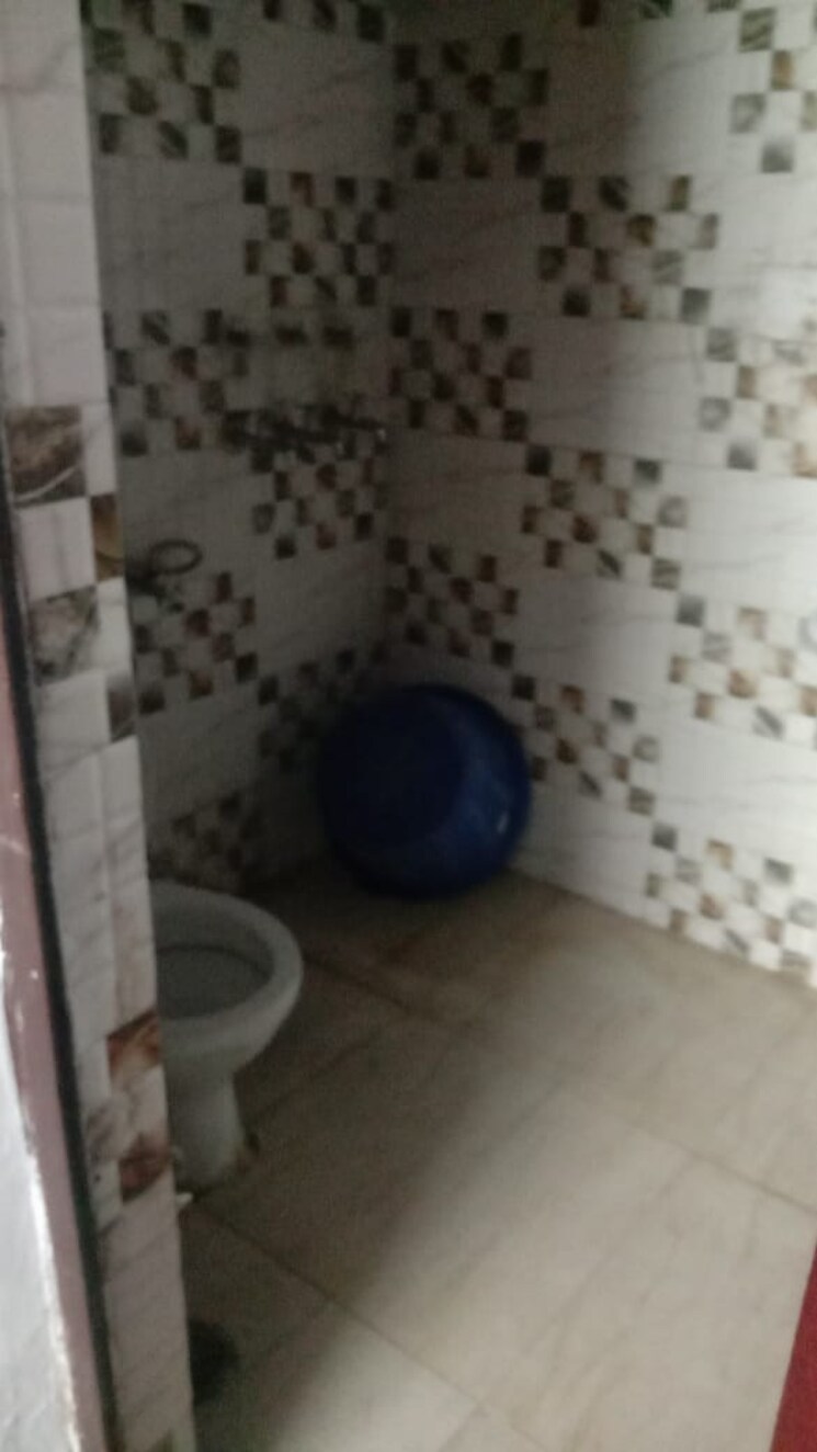 Bathroom, chiranjiv vihar 6 Bedroom 108 Sq.Yd. Independent House In Chiranjiv Vihar Ghaziabad 9738613