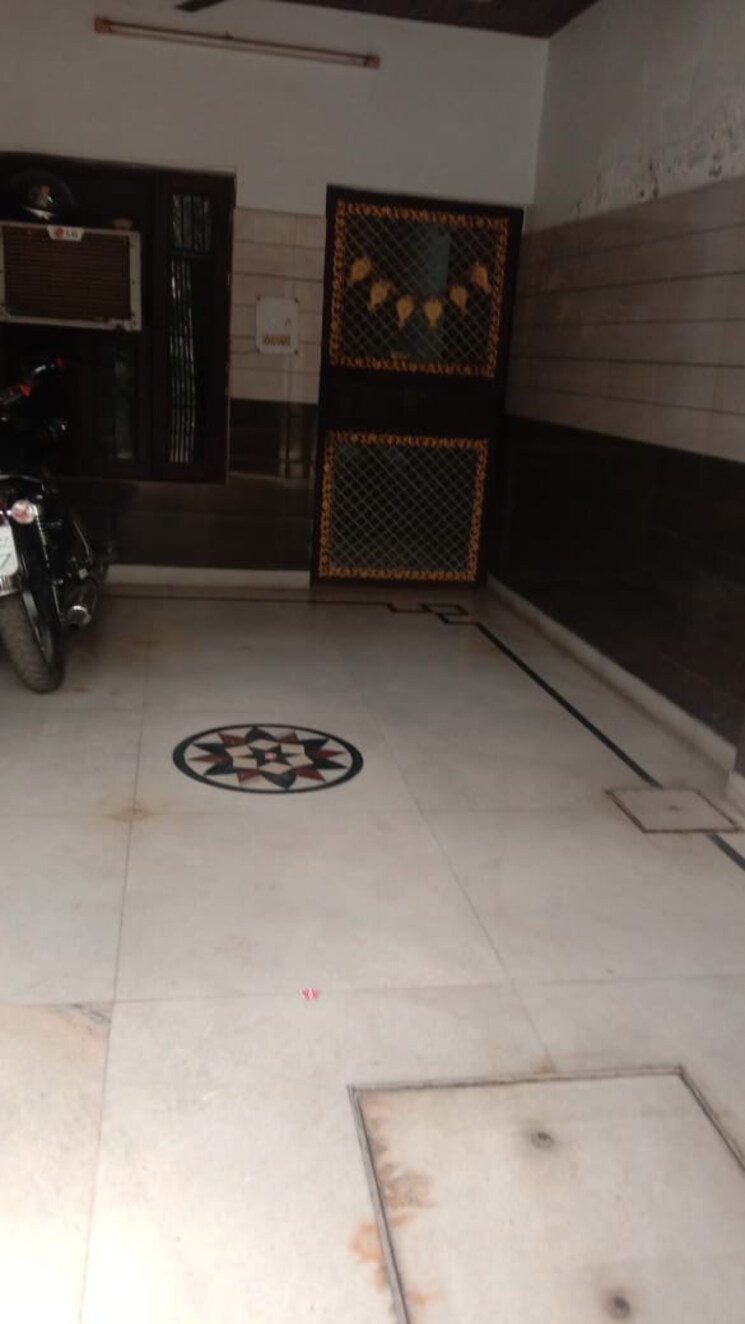  Parking, chiranjiv vihar 6 Bedroom 108 Sq.Yd. Independent House In Chiranjiv Vihar Ghaziabad 9738613