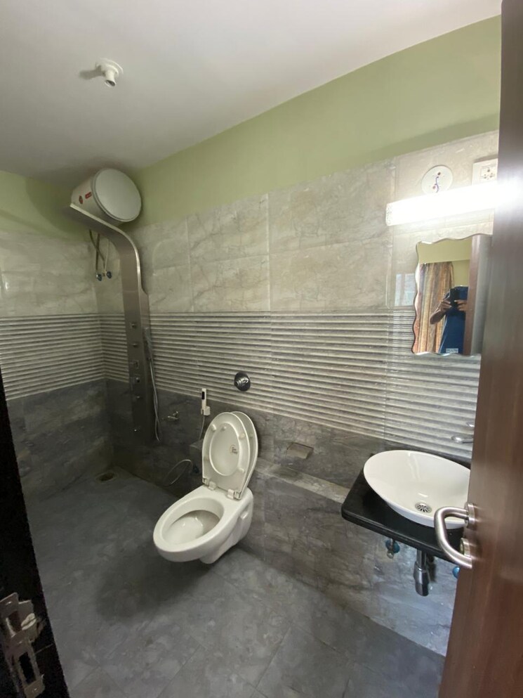 Bathroom, sethia-grandeur 2 Bedroom 724 Sq.Ft. Apartment In Bandra East Mumbai 9738674