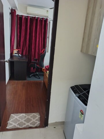 Room in 2 BHK Apartment at Jaypee Greens Kosmos, Sector 134 – for Rent