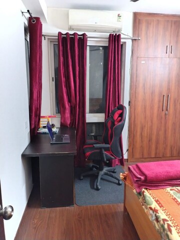 Room in 2 BHK Apartment at Jaypee Greens Kosmos, Sector 134 – for Rent