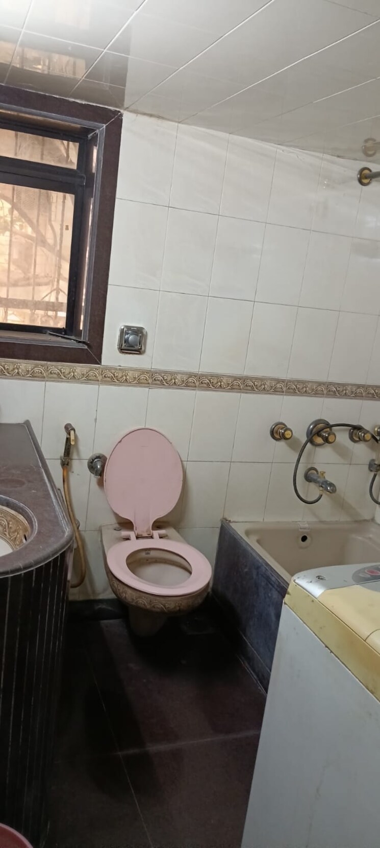 Bathroom, vora-estate 1 RK 300 Sq.Ft. Apartment In Vile Parle East Mumbai 9739148