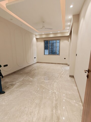 Room in 4 BHK Builder Floor at Greater Kailash ii – for Rent