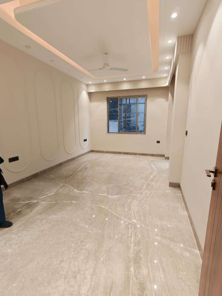 Room, greater kailash ii 4 Bedroom 2700 Sq.Ft. Builder Floor In Greater Kailash ii Delhi 9739263