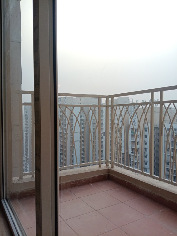 Balcony, mahagun-mywoods-ii 3 Bedroom 1225 Sq.Ft. Apartment In Sector 16c Greater Noida Greater Noida 9739342