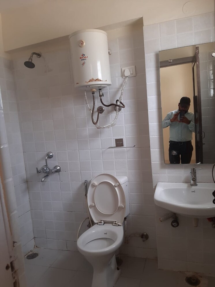 Bathroom, tulip-yellow 3 Bedroom 1704 Sq.Ft. Apartment In Sector 69 Gurgaon 9739325