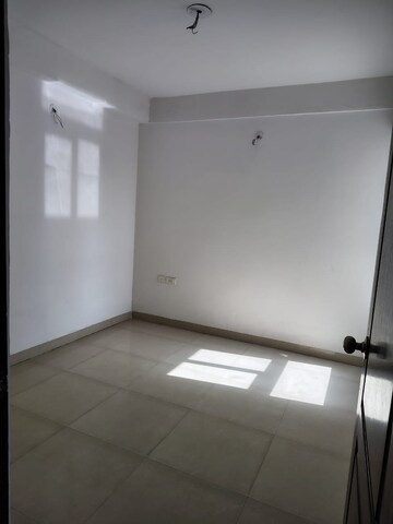 2 BHK Apartment For Rent in Sector 5 Wave City