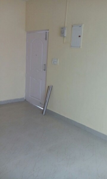 Room in 2 BHK Apartment at Greenwood Apartment, Gomti Nagar – for Rent