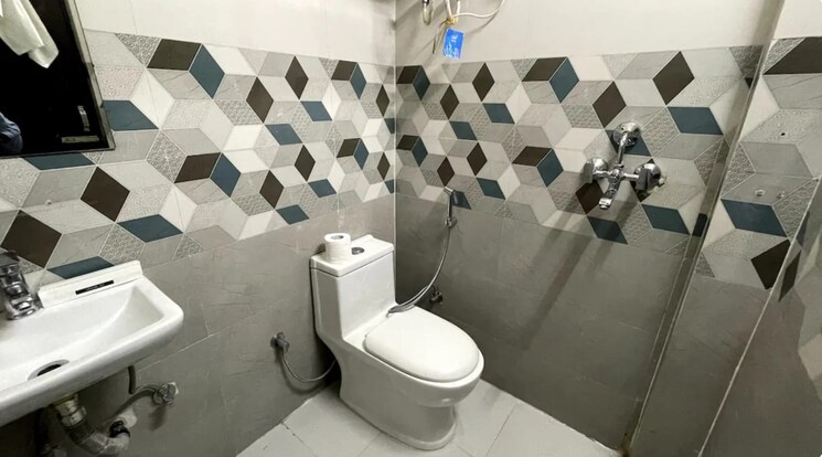 Bathroom, settlers-india Studio 250 Sq.Ft. Builder Floor In Sector 57 Gurgaon 9739641