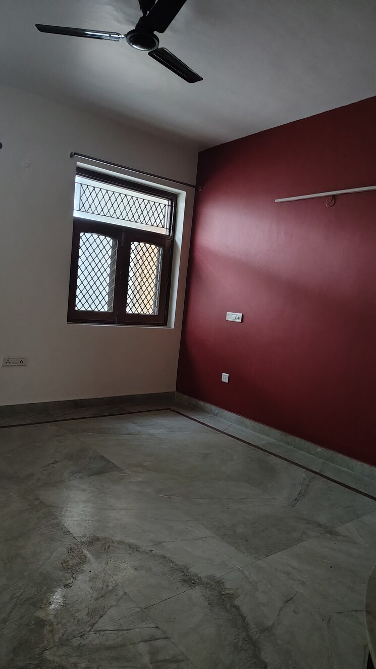 Room, sector 56 2.5 Bedroom 1110 Sq.Ft. Independent House In Sector 56 Noida 9739658