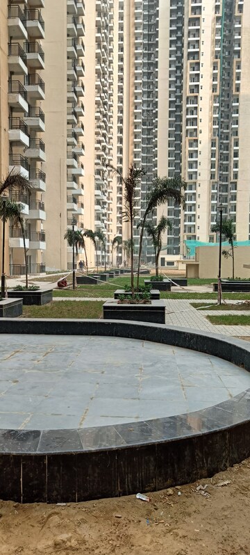 Swimming Pool in 3 BHK Apartment at Amrapali Verona Heights, Tech Zone 4 Greater Noida – for Sale