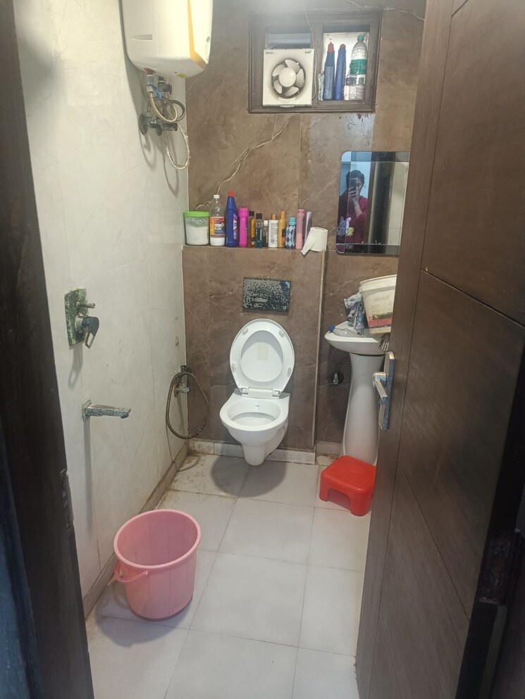 Bathroom, rwa-apartments-sector-47 2 Bedroom 112 Sq.Mt. Builder Floor In Sector 47 Noida 9739734