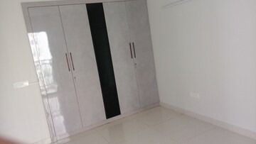 Room in 3 BHK Apartment at Eldeco Live By The Greens, Sector 150 – for Rent