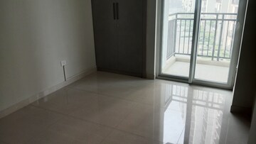 Room in 3 BHK Apartment at Eldeco Live By The Greens, Sector 150 – for Rent