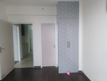 Room in 3 BHK Apartment at Mapsko Mount Ville, Sector 79 – for Rent