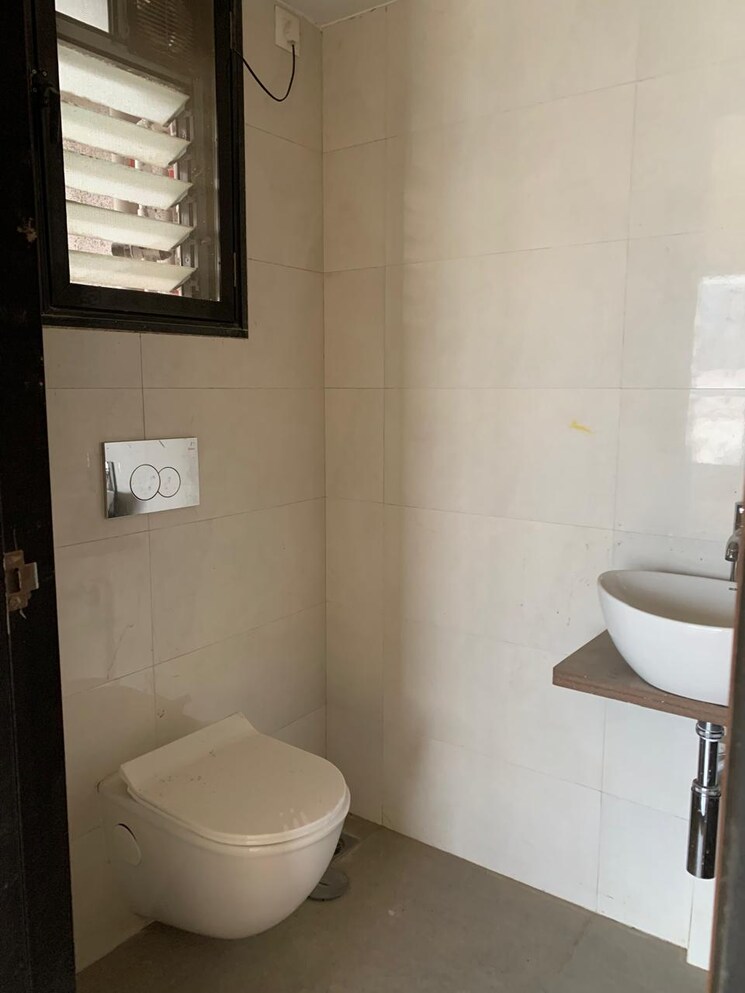 Bathroom, modi-spaces-ganges 2.5 Bedroom 750 Sq.Ft. Apartment In Borivali West Mumbai 9740090