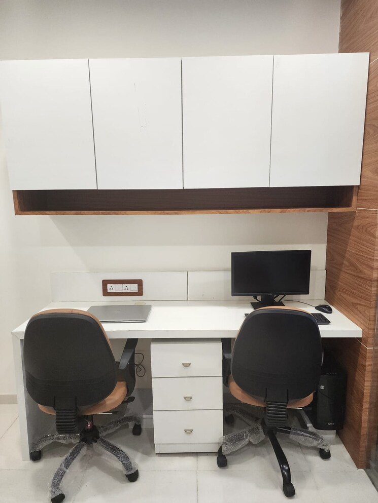 Team Area, sun-south-street Commercial Office Space 515 Sq.Ft. In Bopal Ahmedabad 9740215