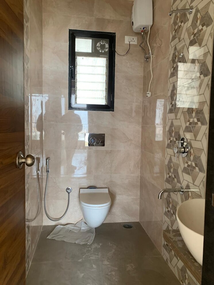 Bathroom, modi-spaces-ganges 2 Bedroom 630 Sq.Ft. Apartment In Borivali West Mumbai 9740275