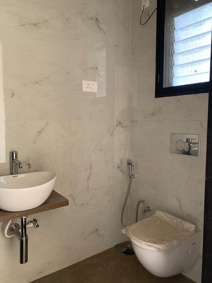 Bathroom, modi-spaces-ganges 2 Bedroom 630 Sq.Ft. Apartment In Borivali West Mumbai 9740275