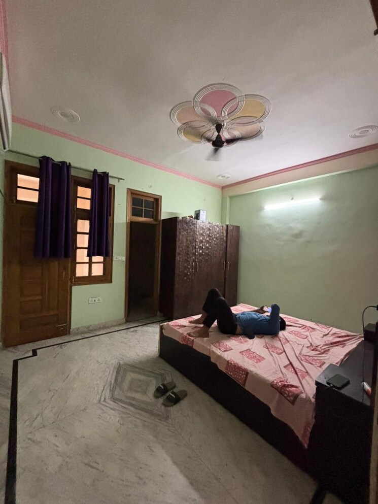 Room, gomti nagar Pg For Boys & Girls In Gomti Nagar 9740261