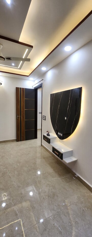 Furnished Amenities in 2 BHK Builder Floor at Nawada – for Sale