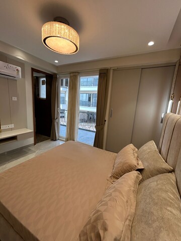 Room in 3 BHK Builder Floor at Panchkula Urban Estate – for Rent