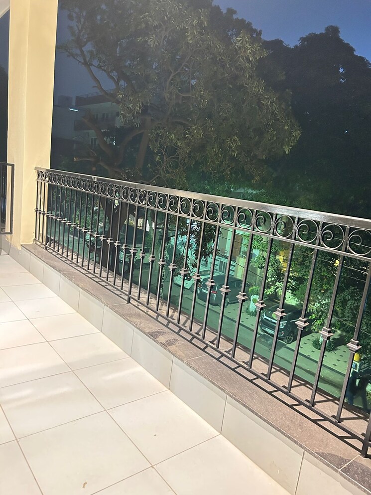 Balcony, huda-market 1 Bedroom 700 Sq.Ft. Builder Floor In Sector 31 Gurgaon 9740457