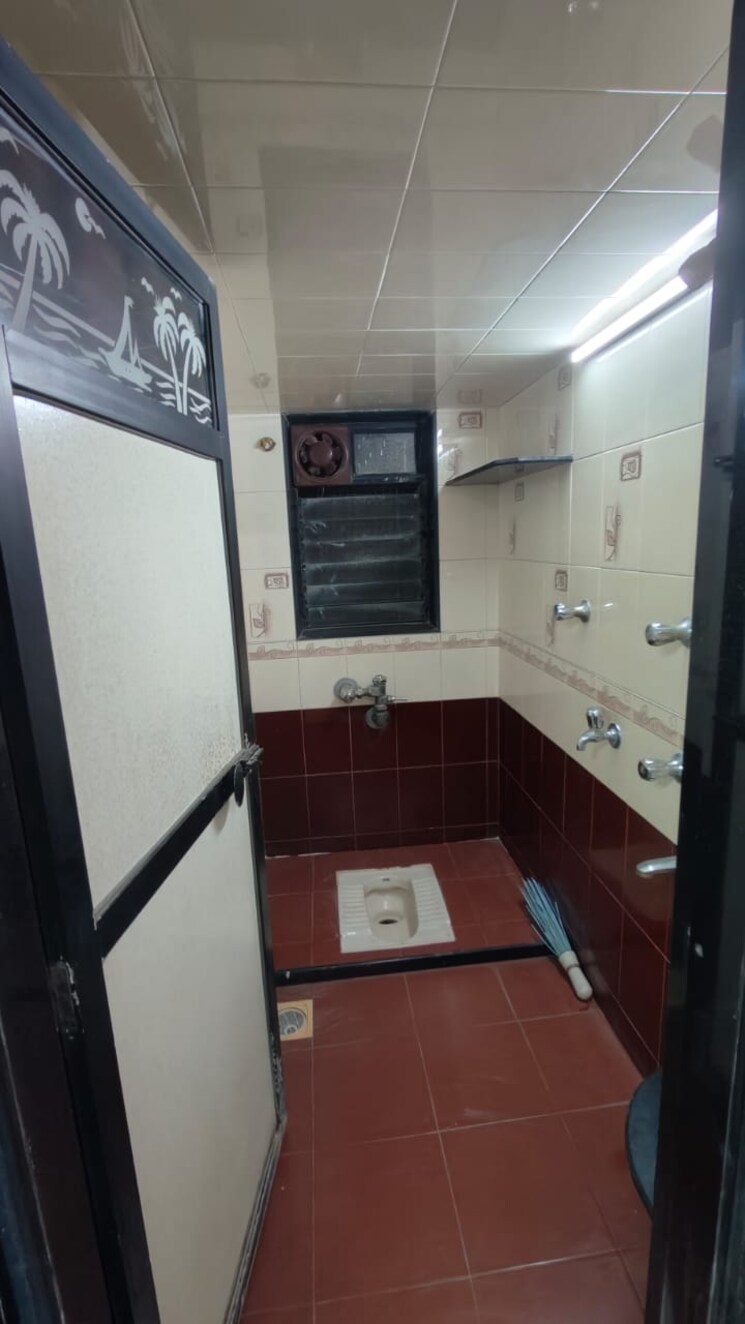 Bathroom, pranay-nagar-chs 2 Bedroom 630 Sq.Ft. Apartment In Borivali West Mumbai 9740417