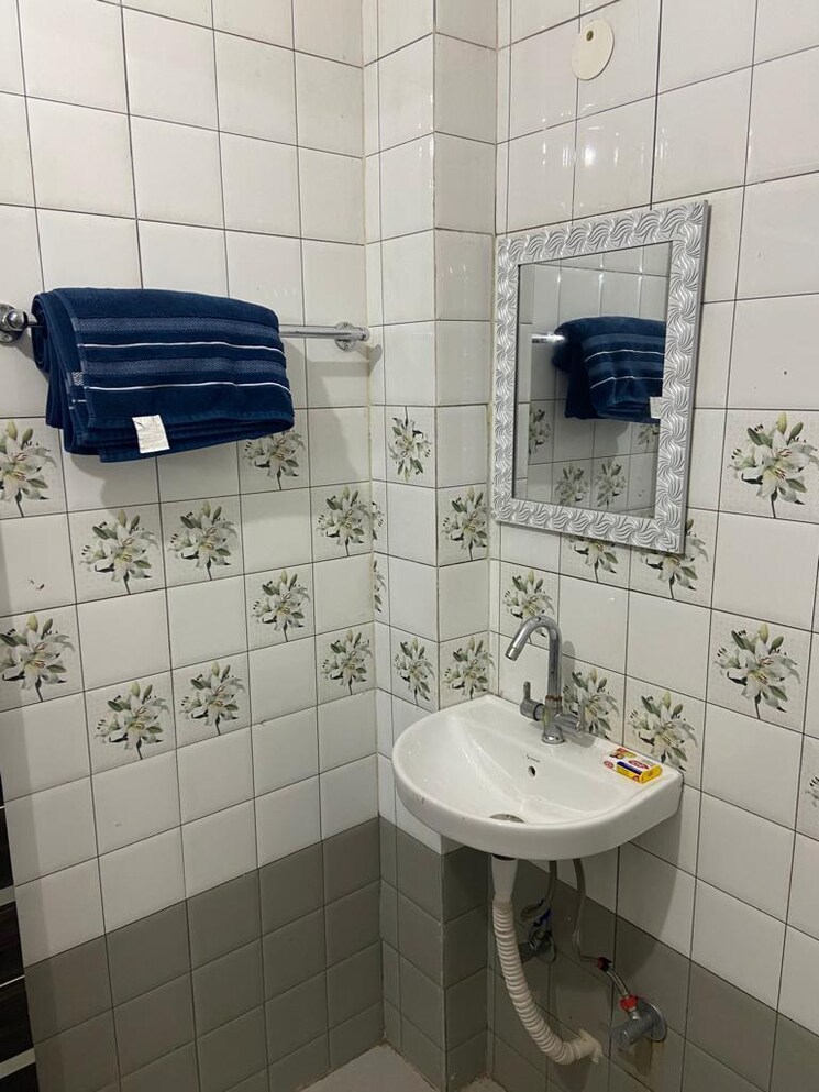 Bathroom, greenwood-city 1 RK 200 Sq.Ft. Builder Floor In Sector 40 Gurgaon 9740679