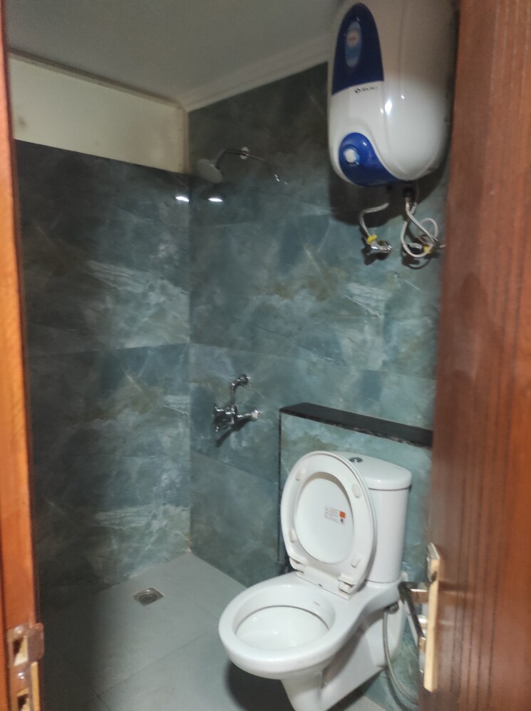 Bathroom, sector 45 1 RK 450 Sq.Ft. Builder Floor In Sector 45 Gurgaon 9740698