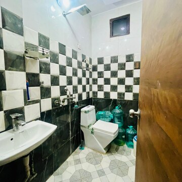 Team Area in 2 BHK Builder Floor at Dwarka Mor – for Rent