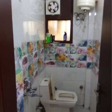 Bathroom in 1 BHK Builder Floor at RWA Residential Society, Mohyal Colony – for Rent