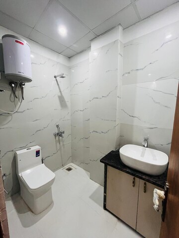 Bathroom in Studio Builder Floor at Sushant Tower, Sector 56 – for Rent