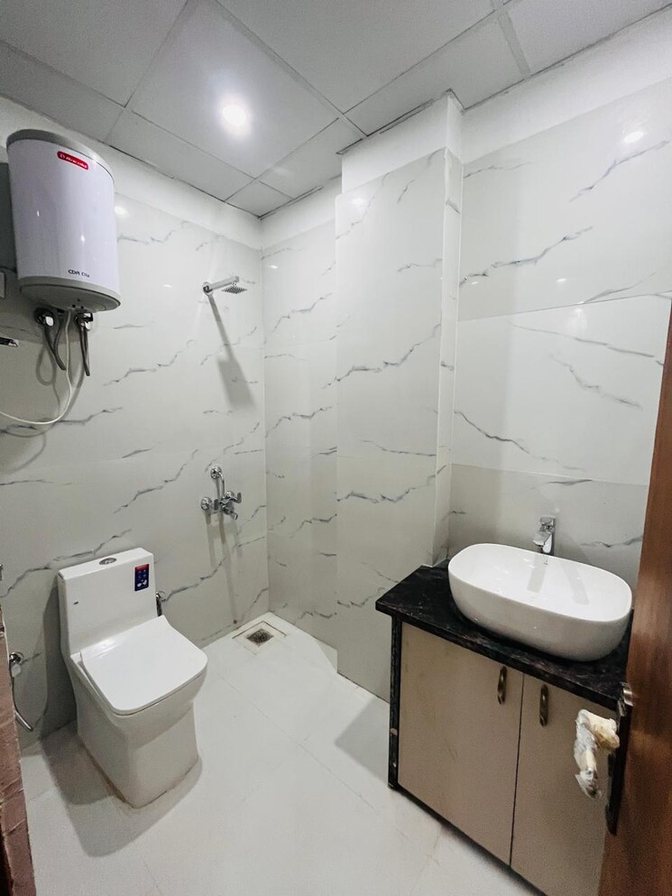 Bathroom, sushant-tower Studio 250 Sq.Ft. Builder Floor In Sector 56 Gurgaon 9741284