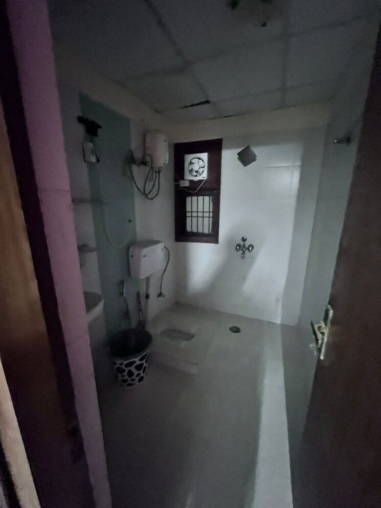 Bathroom, rps-savana 3 Bedroom 1416 Sq.Ft. Apartment In Sector 88 Faridabad 9741490