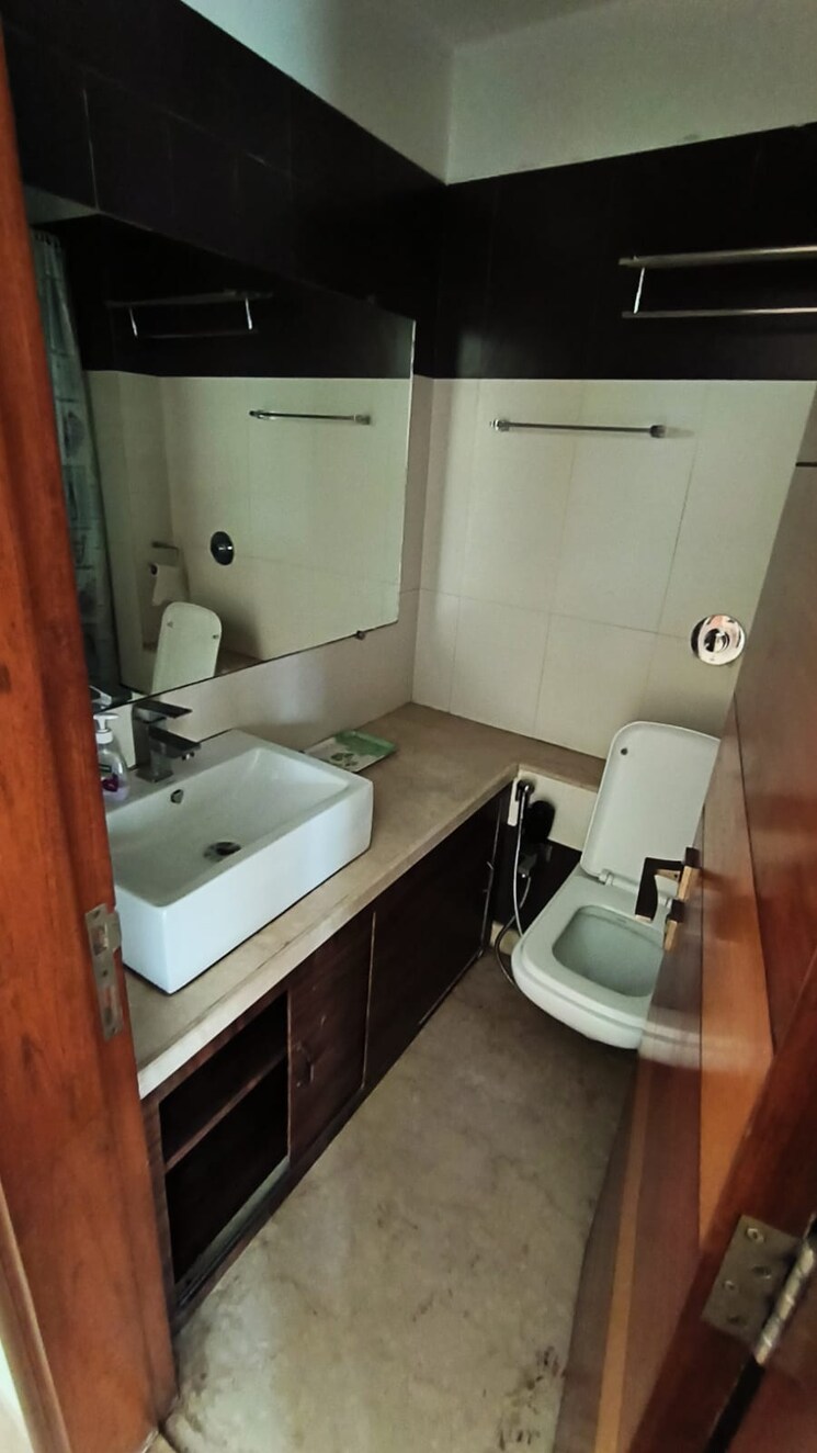 Bathroom, ekta-park-vista 3 Bedroom 1050 Sq.Ft. Apartment In Khar West Mumbai 9741321